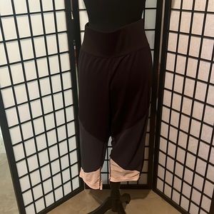 Woman’s plus size Capri leggings